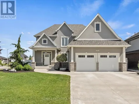 925 Lakewood Crescent Lakeshore ON N8L 1G6