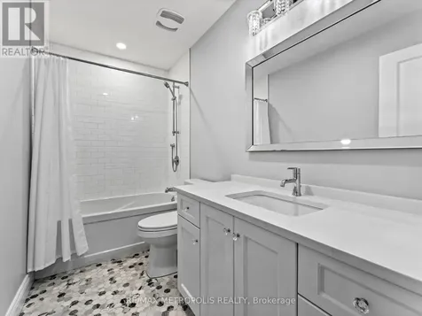 925 Lakewood Crescent Lakeshore ON N8L 1G6