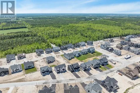 22 Aldwinckle Avenue Oro-medonte ON L0L 2L0