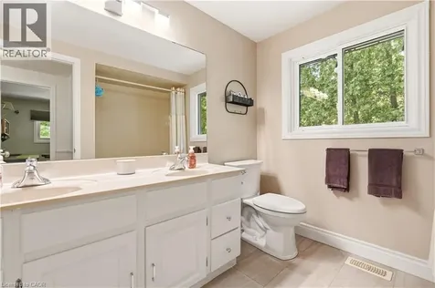 52 Parkside Avenue Dundas ON L9H 2S7