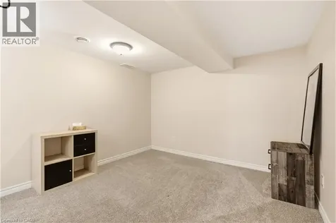 52 Parkside Avenue Dundas ON L9H 2S7