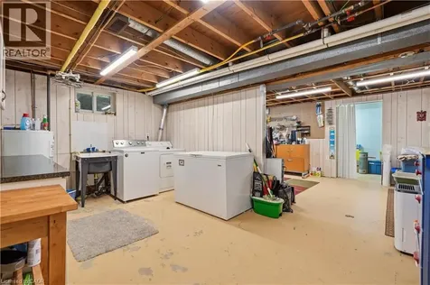 52 Parkside Avenue Dundas ON L9H 2S7