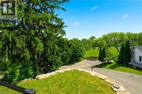 52 Parkside Avenue Dundas ON L9H 2S7
