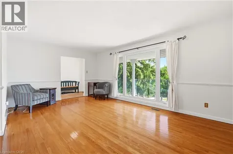 52 Parkside Avenue Dundas ON L9H 2S7