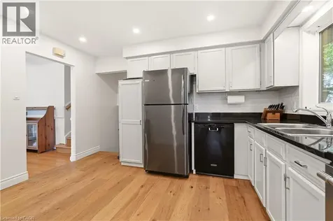 52 Parkside Avenue Dundas ON L9H 2S7