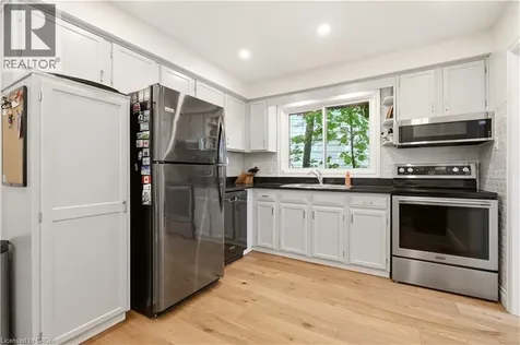 52 Parkside Avenue Dundas ON L9H 2S7