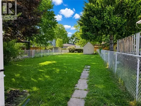 637 Silverbirch Road Waterloo ON N2L 4R4