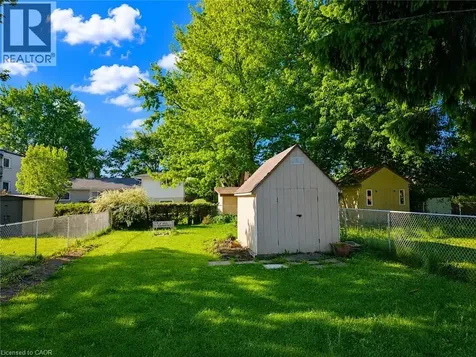 637 Silverbirch Road Waterloo ON N2L 4R4