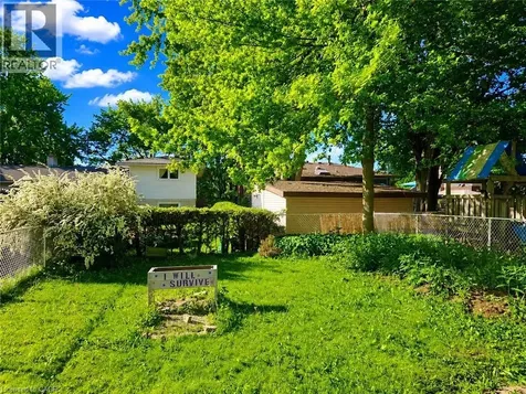 637 Silverbirch Road Waterloo ON N2L 4R4