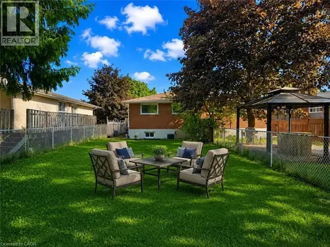 637 Silverbirch Road Waterloo ON N2L 4R4