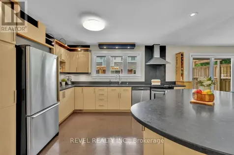 144 Monterey Drive Ottawa ON K2H 7A8