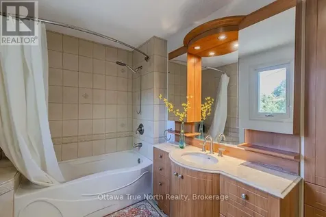 35 Tauvette Street Ottawa ON K1B 3A1