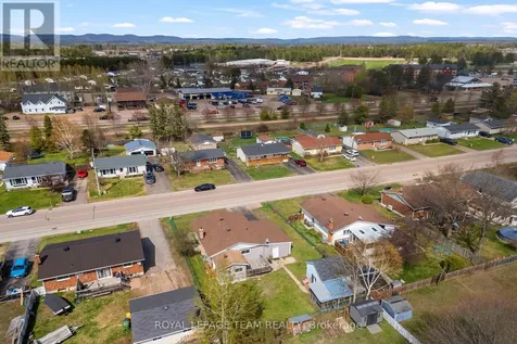 61 Herman Street Petawawa ON K8H 3B2