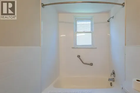 1630 Marentette Windsor ON N8X 4E6