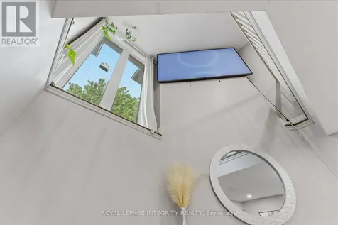 89 Burlington Crescent Ottawa ON K1T 3K5