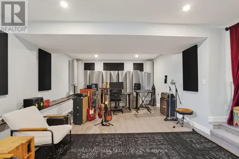 1583 Maxime Street Ottawa ON K1B 3K9