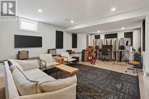 1583 Maxime Street Ottawa ON K1B 3K9