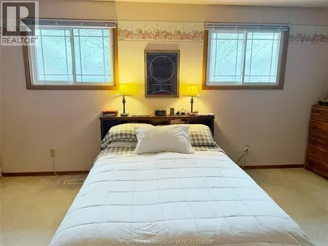 40 Thornhill Crescent Chatham ON N7L 4M3