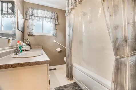 40 Thornhill Crescent Chatham ON N7L 4M3