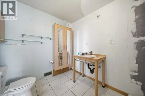 39 Stanley Avenue Kitchener ON N2K 1C4