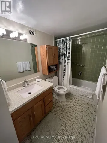 PH6-158C Mcarthur Avenue Ottawa ON K1L 8E7