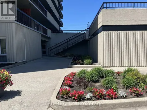 158C Mcarthur Avenue Ottawa ON K1L 8E7