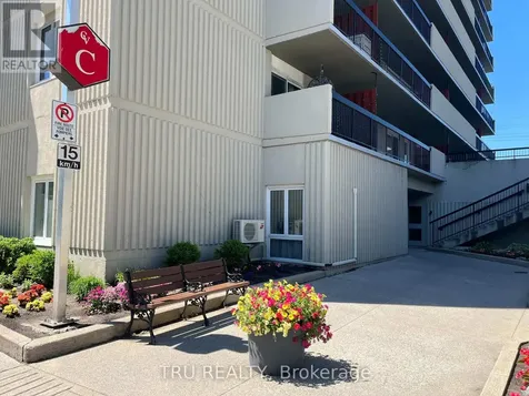 158C Mcarthur Avenue Ottawa ON K1L 8E7