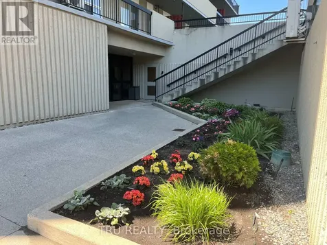 158C Mcarthur Avenue Ottawa ON K1L 8E7