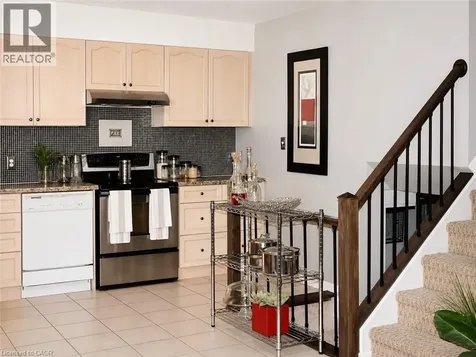 21 Saddler Street Fonthill ON L3E 1E4