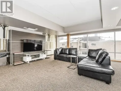 8 Hickory Street West Waterloo ON N2L 3H6