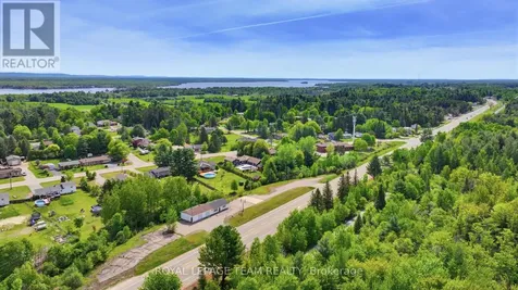 2427 Petawawa Boulevard Petawawa ON K8H 2Z4