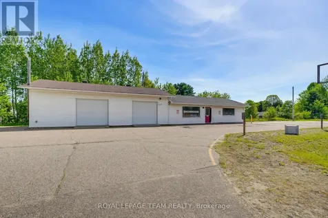 2427 Petawawa Boulevard Petawawa ON K8H 2Z4