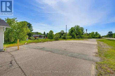 2427 Petawawa Boulevard Petawawa ON K8H 2Z4