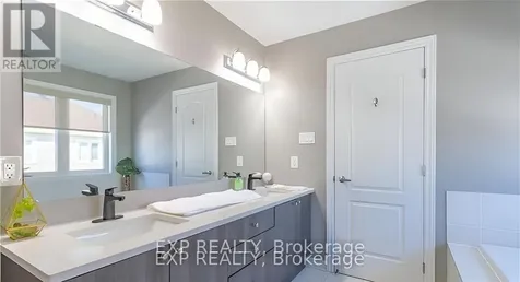 320 Autumnfield Street Ottawa ON K2M 0J4
