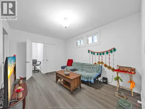 154-156 Elliott Street West Windsor ON N9A 5Y7