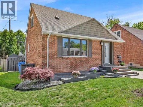 1036 Villaire Windsor ON N8S 2J8