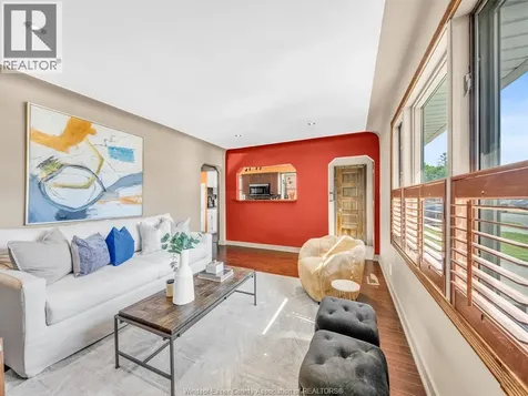 1036 Villaire Windsor ON N8S 2J8
