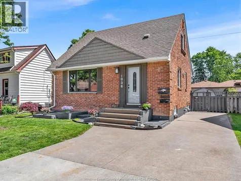 1036 Villaire Windsor ON N8S 2J8