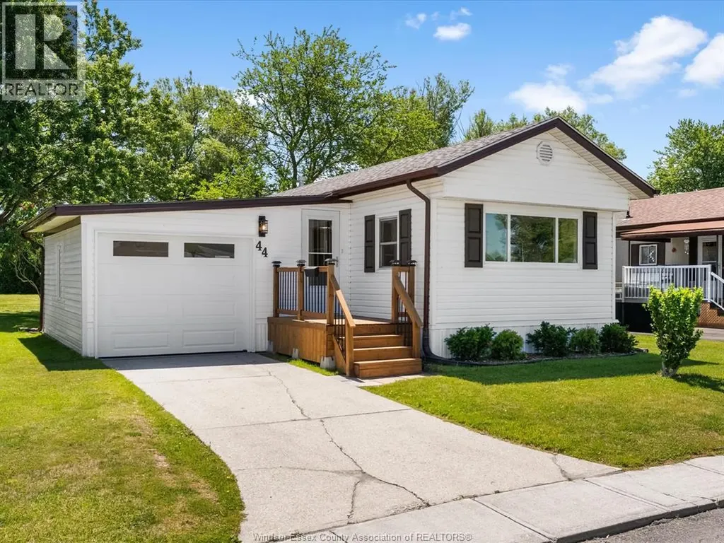 44 Miriam Court Essex ON N8M 1Z2