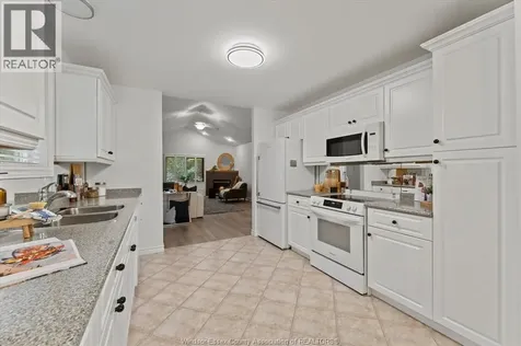 1077 Hacienda Way Windsor ON N9G 2T7