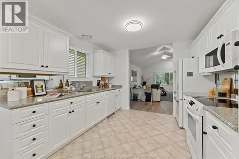 1077 Hacienda Way Windsor ON N9G 2T7