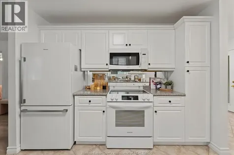 1077 Hacienda Way Windsor ON N9G 2T7