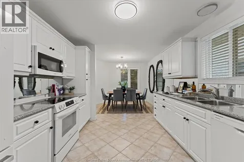 1077 Hacienda Way Windsor ON N9G 2T7