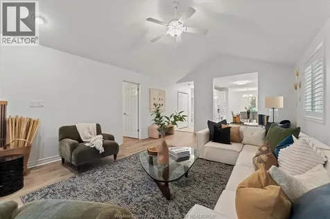 1077 Hacienda Way Windsor ON N9G 2T7