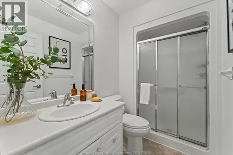 1077 Hacienda Way Windsor ON N9G 2T7