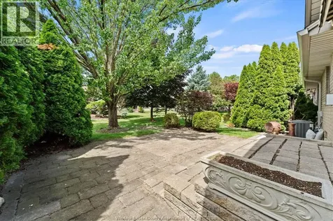 1077 Hacienda Way Windsor ON N9G 2T7