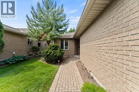 1077 Hacienda Way Windsor ON N9G 2T7