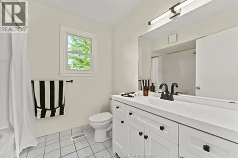 3209 Dandurand Avenue Windsor ON N9E 2E9