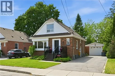 18 Ipswich Place Hamilton ON L8K 3E7