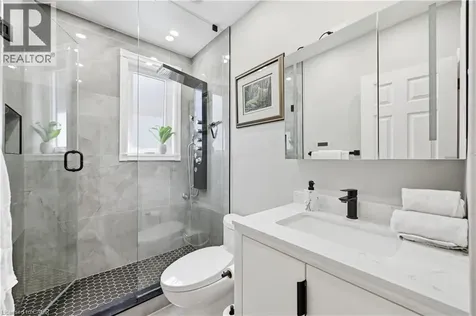 18 Ipswich Place Hamilton ON L8K 3E7